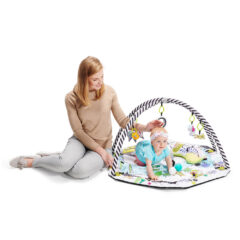 Kinderkraft játszószőnyeg SmartPlay játékhíddal, felhajtható széllel és labdákkal